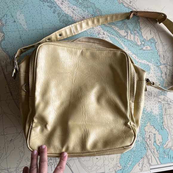 Vintage Pastel Yellow Samsonite Travel Bag - Picture 8 of 10